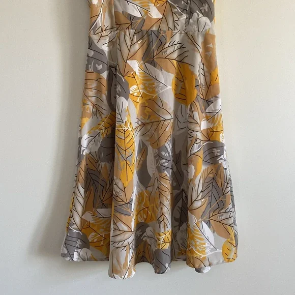 SOLD Cute summer yellow/grey floral mini dress - Picture 5 of 7